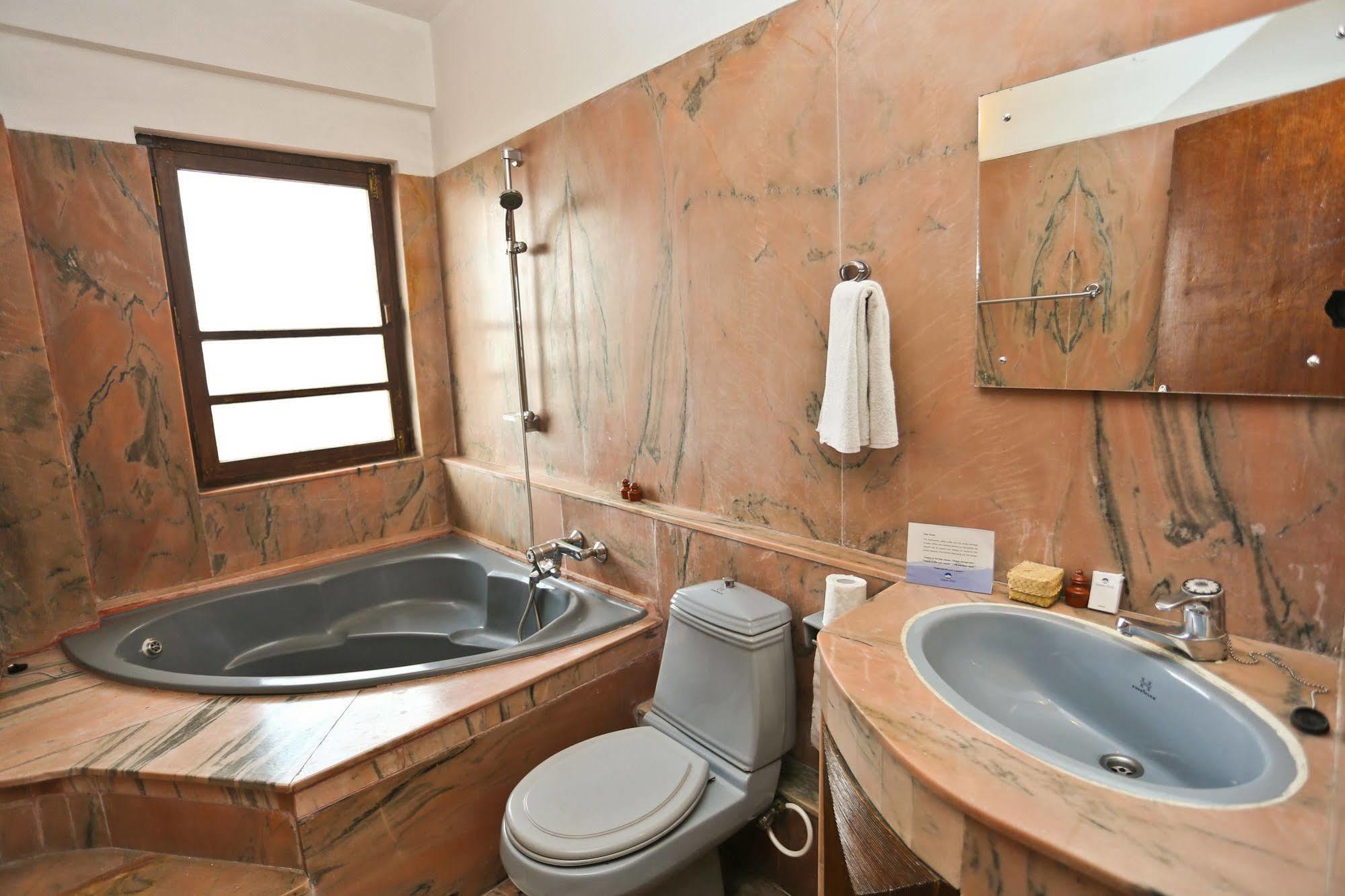 Summit Hotel Lalitpur Esterno foto