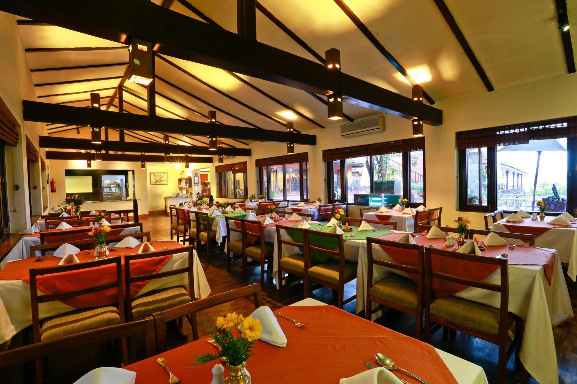 Summit Hotel Lalitpur Esterno foto